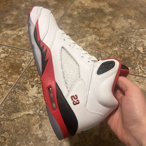Air Jordan 5 ‘Fire Red’ (2013)